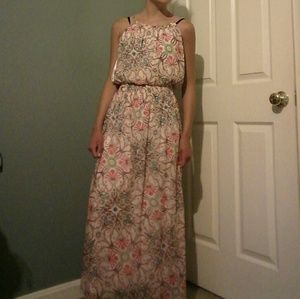 Adorable paisley maxi dress!!!